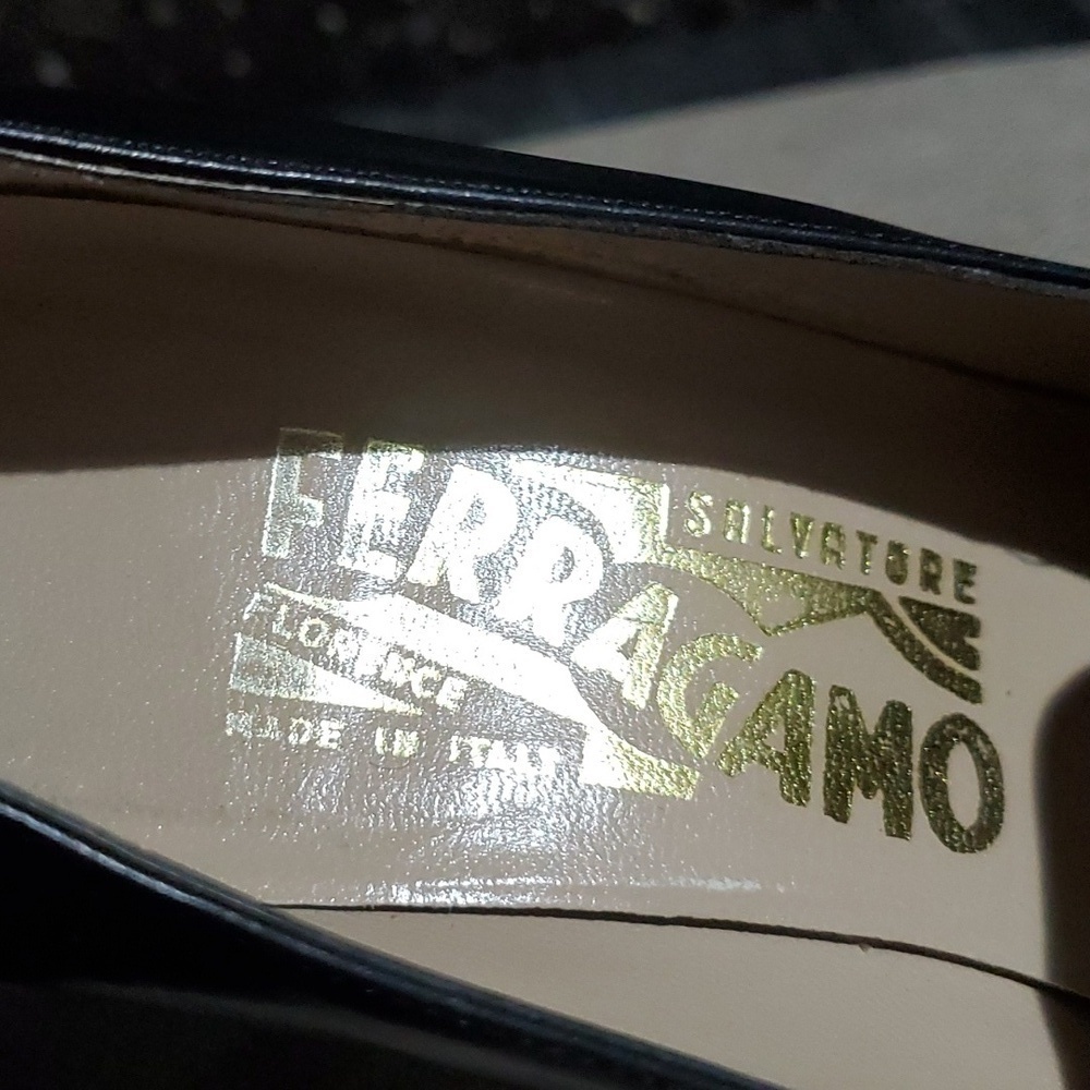SALVATORE FERRAGAMO BLACK HEELS GOLD GANCINI HORSE BIT LEATHER OLD MONEY LUXURY - Picture 3 of 12